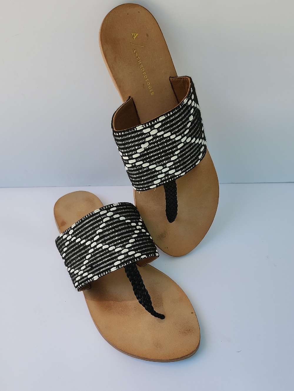 ANTHROPOLOGIE ASHER BLACK/WHITE THONG SANDALS - Picture 9 of 9